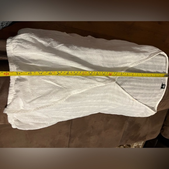 Dash Studio Beautiful white top with detailed material Large NWT - Picture 8 of 9